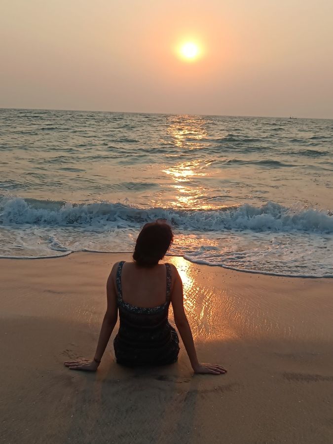 women seeing sunset. - places to see in mararikulam